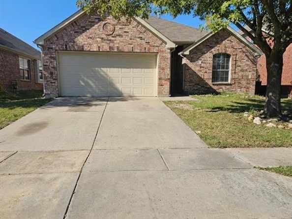 336  Mystic River Trail , Fort Worth Texas 76131