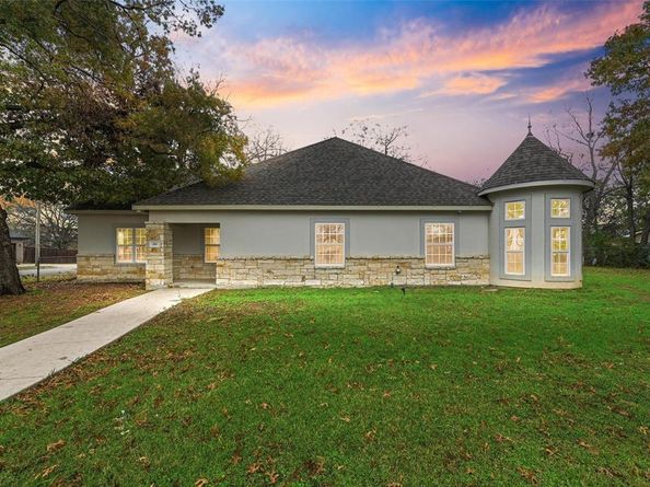 201 W Enon Avenue , Everman Texas 76140