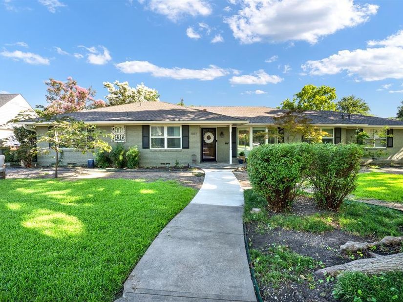 807  Clearwater Drive , Richardson Texas 75080