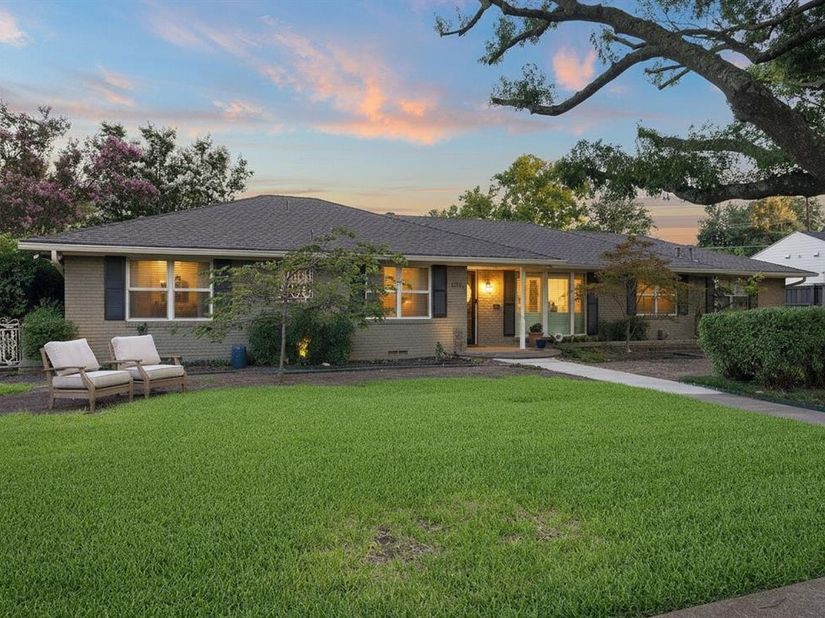 807  Clearwater Drive , Richardson Texas 75080