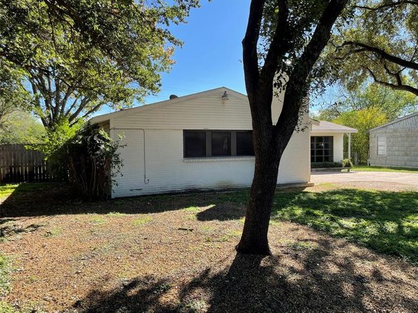 3563  South Drive , Fort Worth Texas 76109