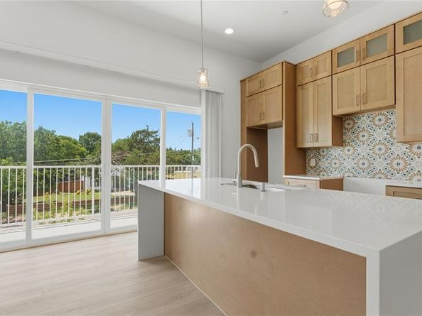2925  spruce valley Lane  310, Dallas Texas 75233