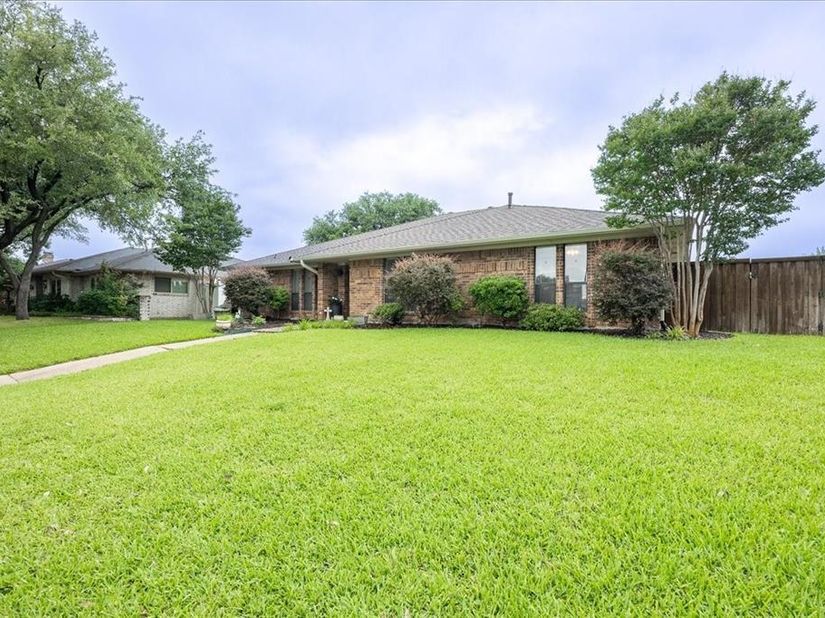 2223  Valley Mill  , Carrollton Texas 75006