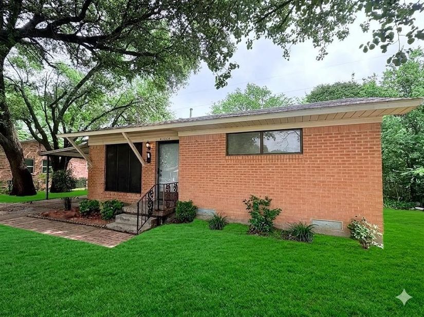 1004  Powell Road , Mesquite Texas 75149