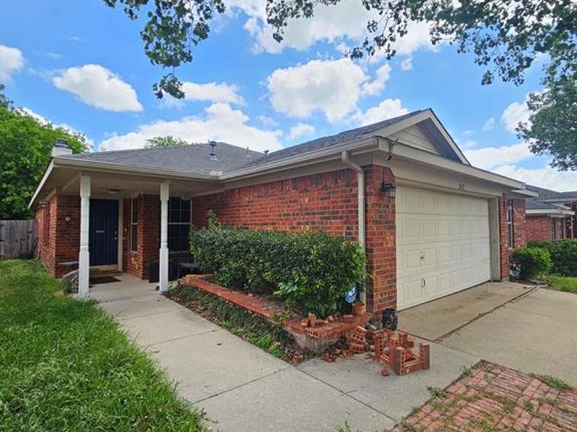 2417  Ensenada Lane , Fort Worth Texas 76108