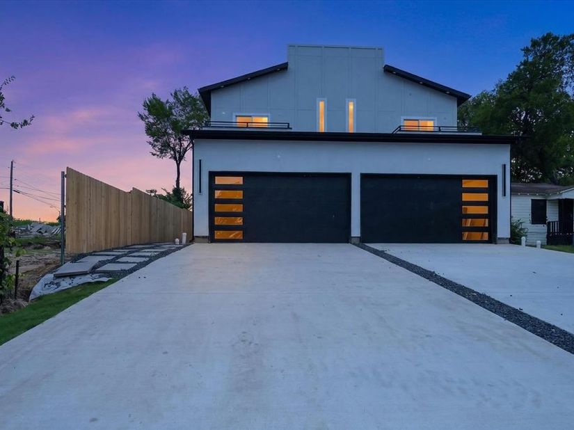 520 & 522  Woodbine Avenue , Dallas Texas 75203