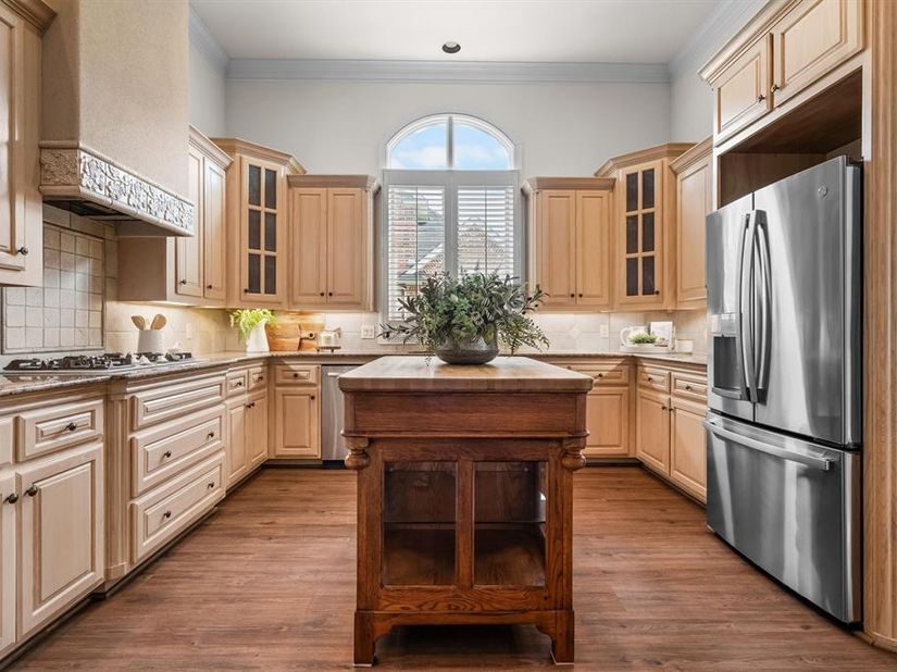 12  Park Row Court , Pantego Texas 76013