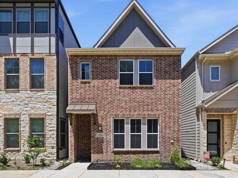 7572  Laburnam Road , Dallas Texas 75228