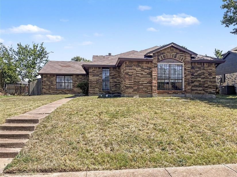 1353  Southridge Drive , Lancaster Texas 75146
