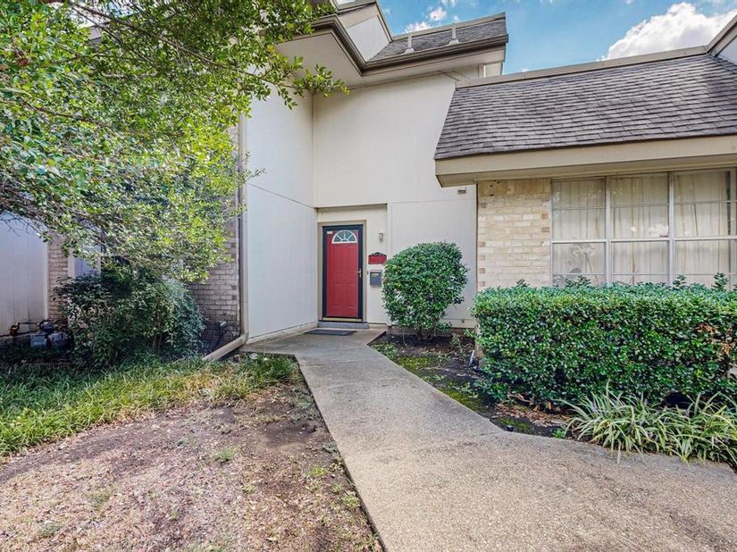 13818  Methuen Green Lane , Dallas Texas 75240