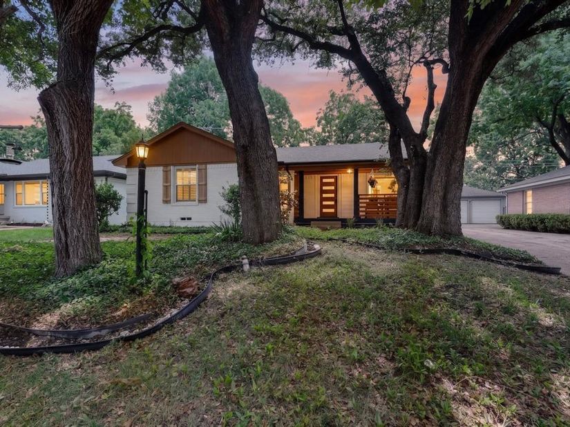 10520  Lippitt Avenue , Dallas Texas 75218