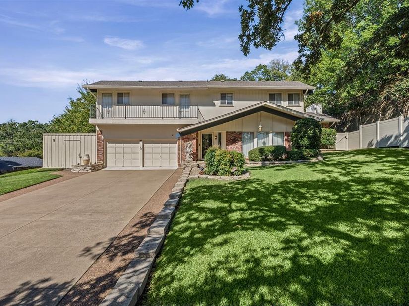 2407  Westwood Drive , Arlington Texas 76012