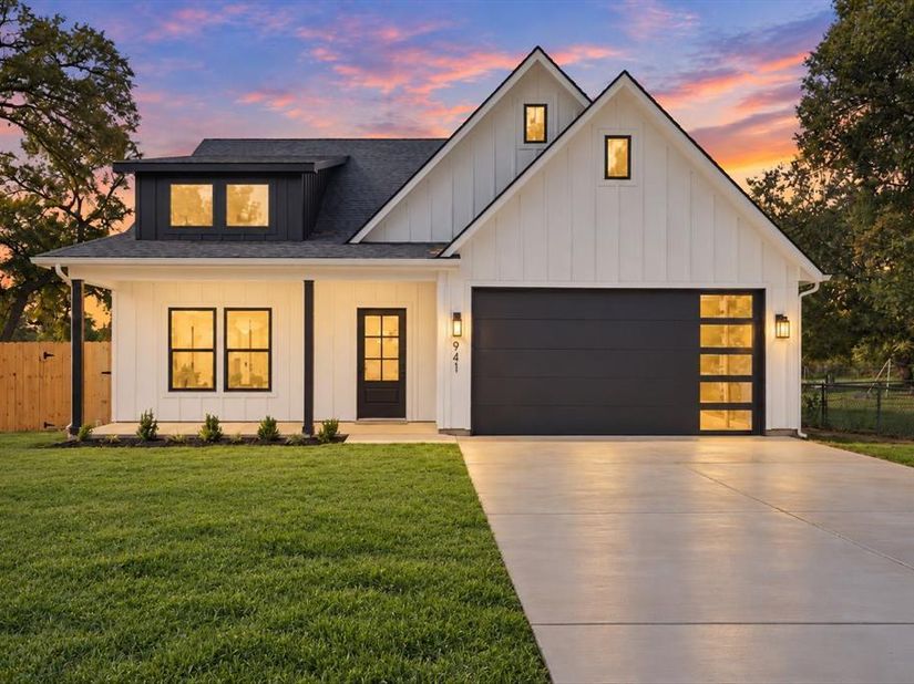941  Robin Hood Boulevard , Mesquite Texas 75149