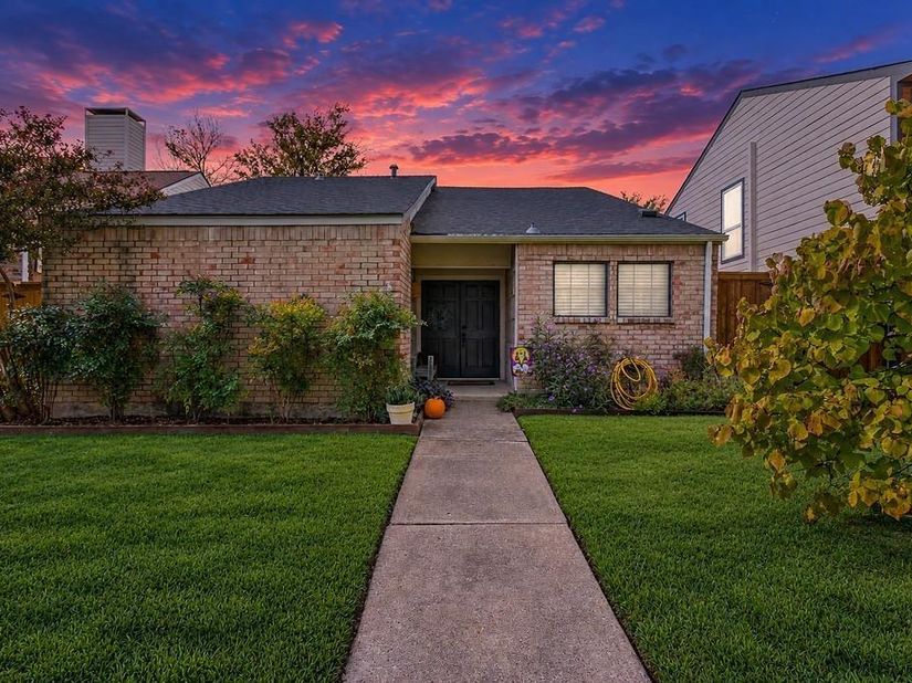 2121  Windy Drive , Garland Texas 75044
