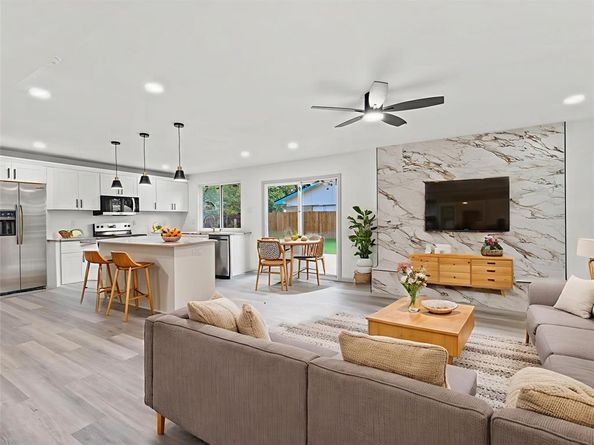 326  Bluebonnet Trail , Garland Texas 75043