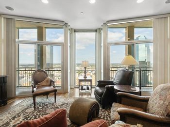 500  Throckmorton Street 