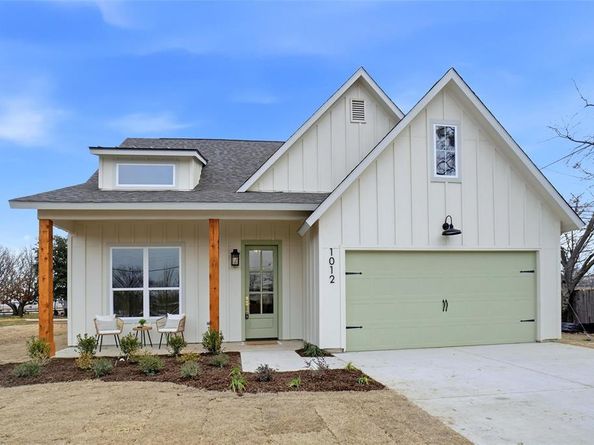 1012 N Oak Street , Roanoke Texas 76262