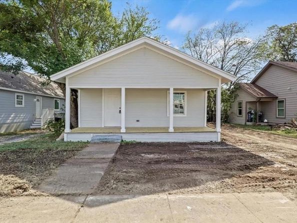 956 E Allen Avenue , Fort Worth Texas 76104