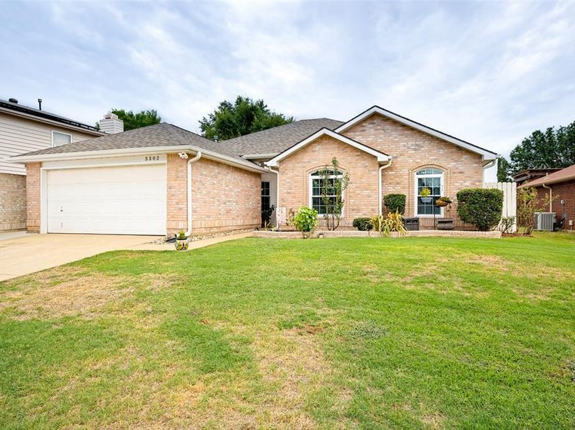 3302  Cliff Oaks Drive , Corinth Texas 76210
