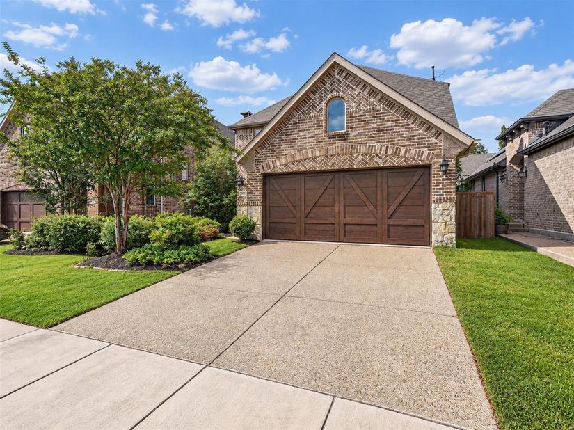 1129  Dame Carol Way , Carrollton Texas 75010