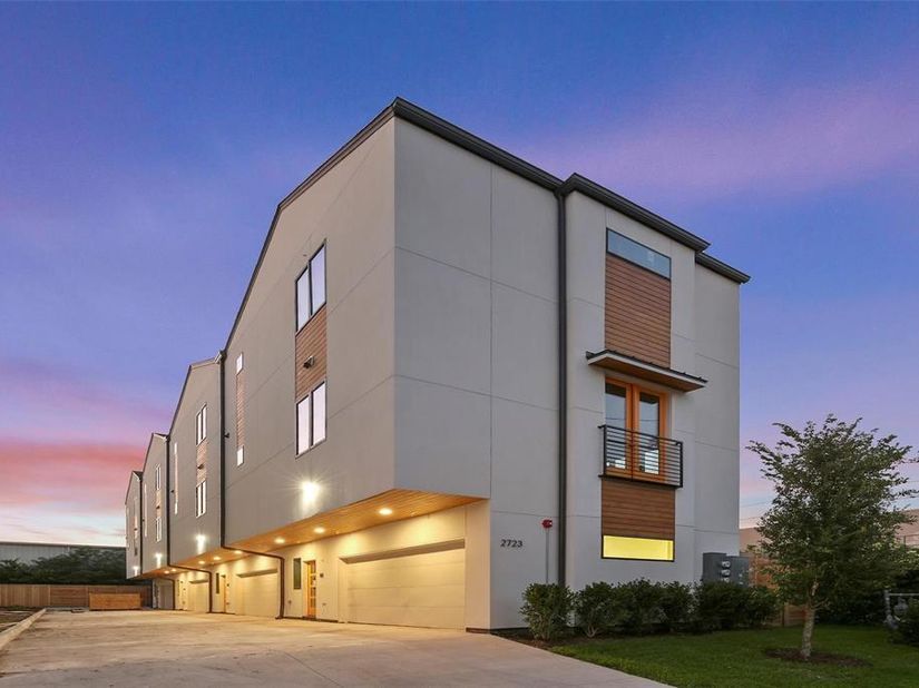 2723  Kimsey Drive  104, Dallas Texas 75235