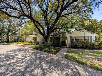 215 N Rivercrest Drive 