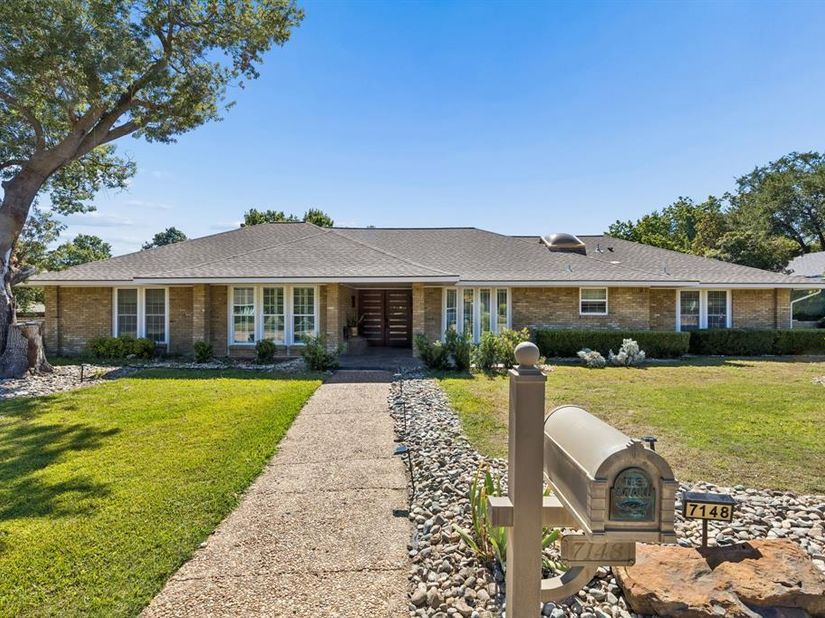 7148  Roundrock Road , Dallas Texas 75248