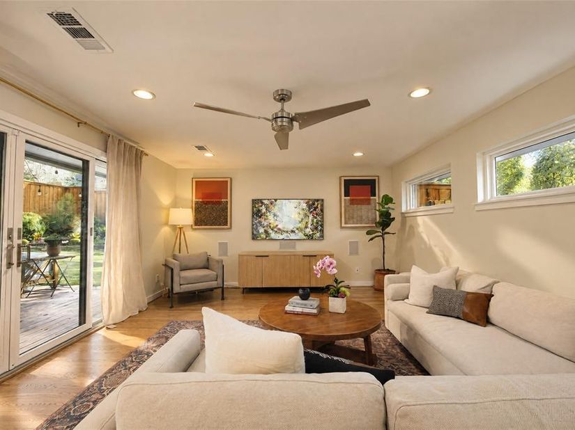 6866  Burwood Lane , Dallas Texas 75214