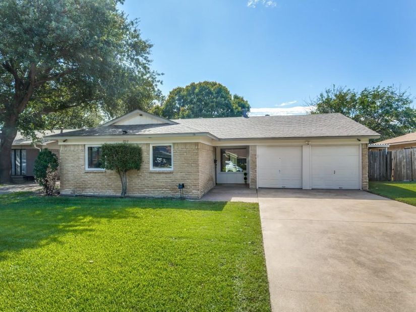 2912  Linden Lea  , Irving Texas 75061