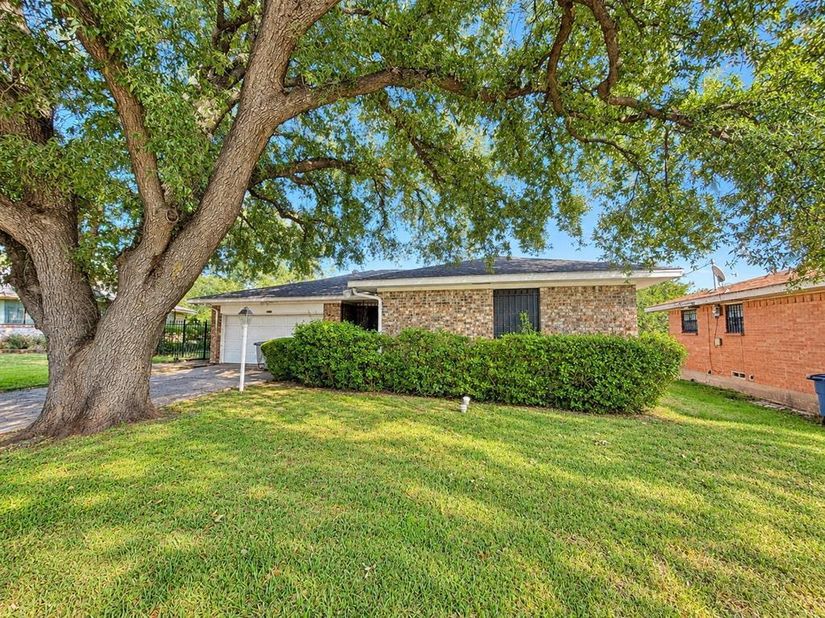 5910  Cedar Glen Drive , Dallas Texas 75232