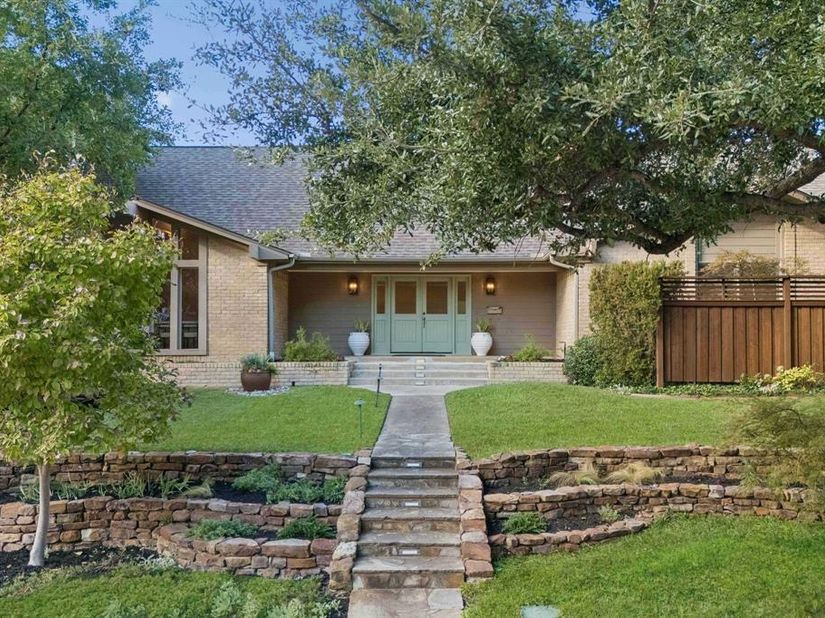 10115  Chesterton Drive , Dallas Texas 75238