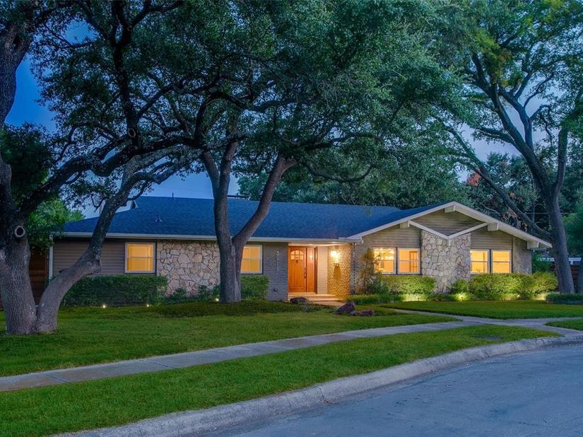 3918  Royal Palms Court , Dallas Texas 75244