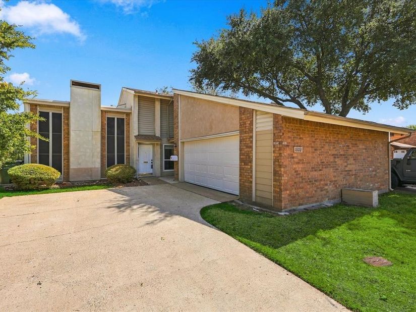 1802  Greenspring Circle , Garland Texas 75044