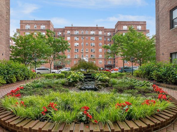 69-10 Yellowstone Boulevard 210, Queens NY 11375