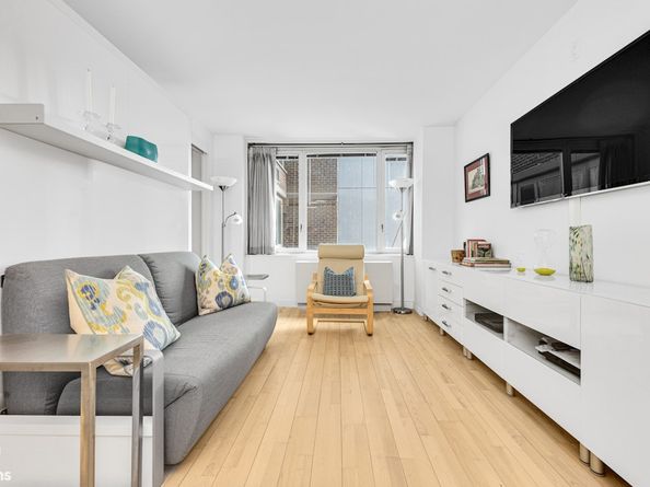 322 West 57th Street 49Q, New York NY 10019