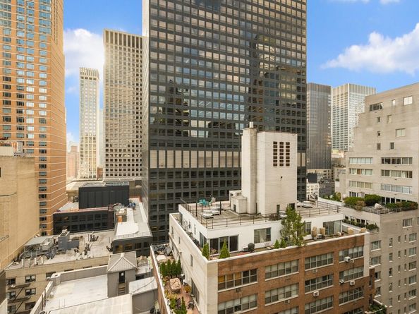 220 East 57th Street 17H, New York NY 10022