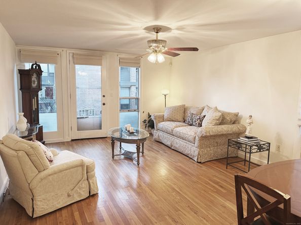 160 Fairfield Woods Road APT 35, Fairfield CT 06825