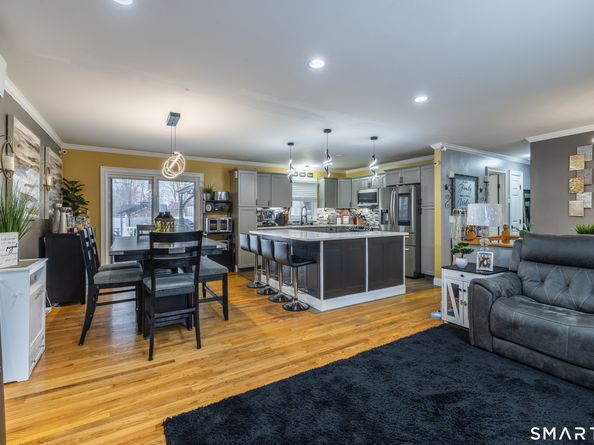 6 Chaucer Drive, Shelton CT 06484