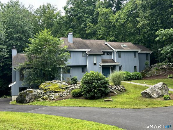 4 Deerfield Road, Brookfield CT 06804
