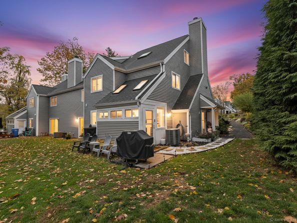 132 Country Place 132, Shelton CT 06484