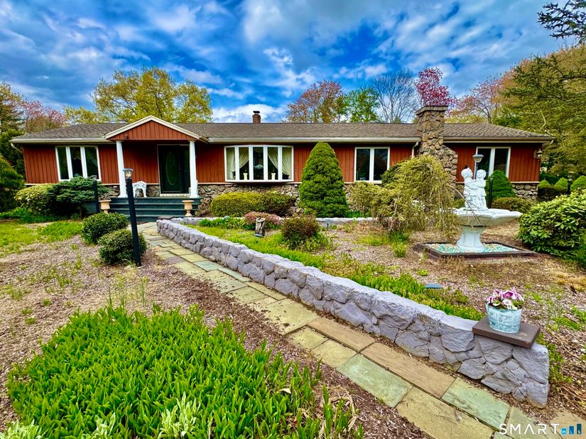 22 Larkspur Drive, Trumbull CT 06611