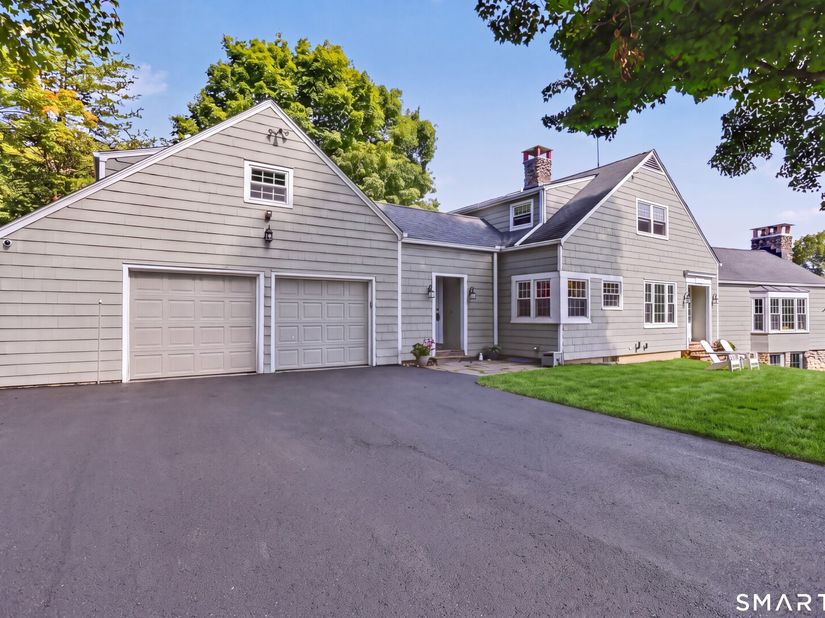 195 Webb Circle, Monroe CT 06468