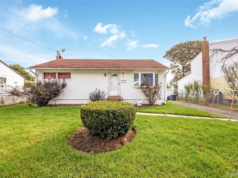 9 Surrey Drive, Amityville NY 11701