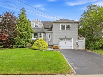 208 Island Parkway W
