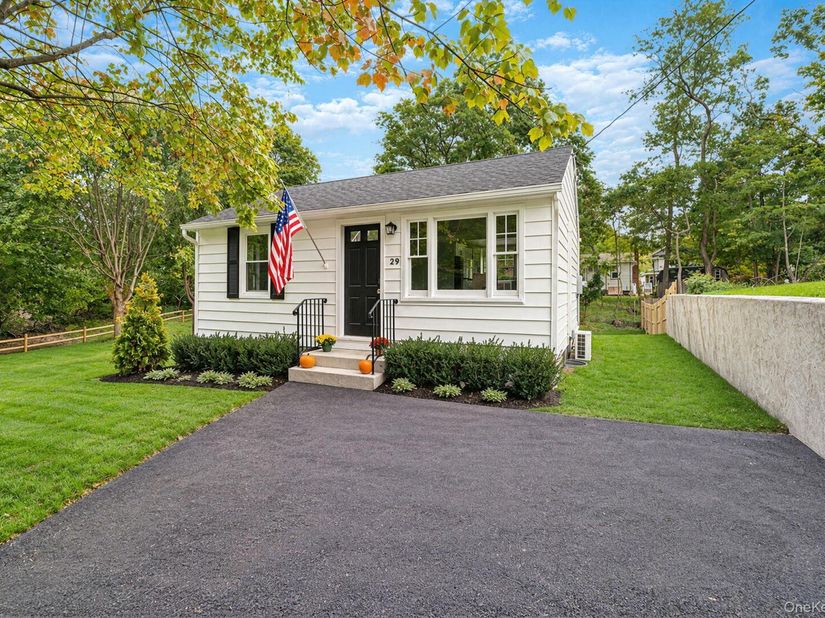 29 Overhill Road, Rocky Point NY 11778