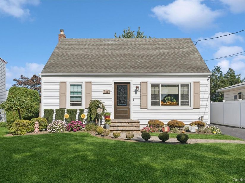 295 N Atlanta Avenue, Massapequa NY 11758