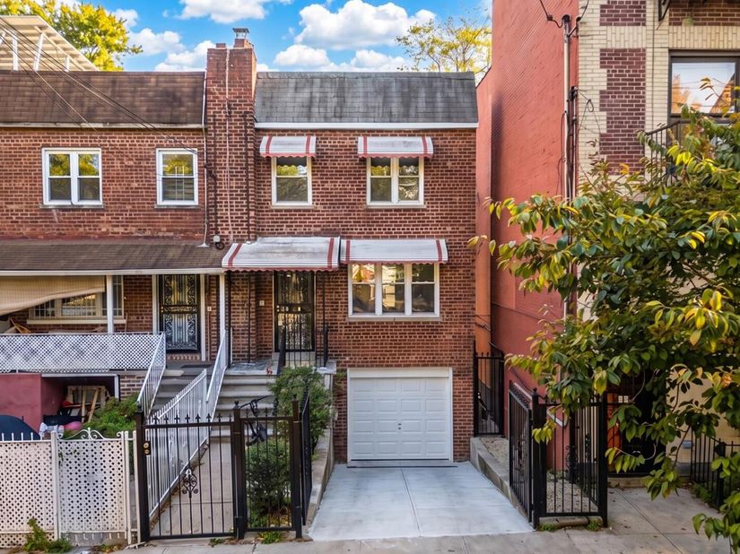 946 E 215th Street, Bronx NY 10469