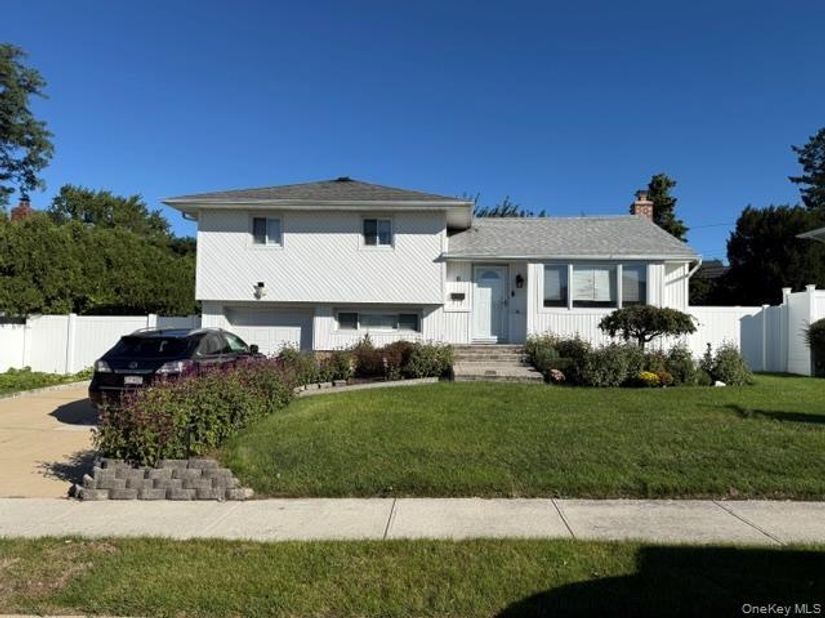 8 Debora Drive, Plainview NY 11803