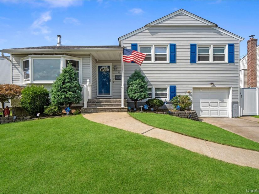 582 Benton Road, East Meadow NY 11554