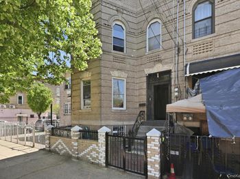 1086 Blake Avenue